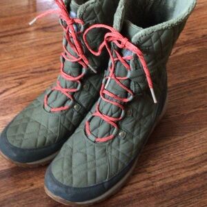 Quilted Columbia winter boots size 11